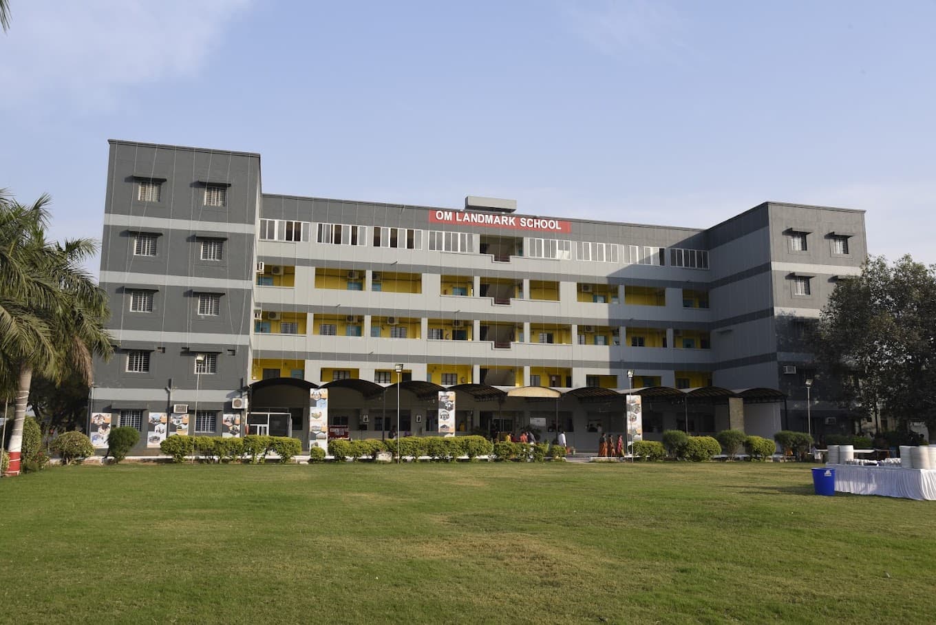 Om Landmark School campus