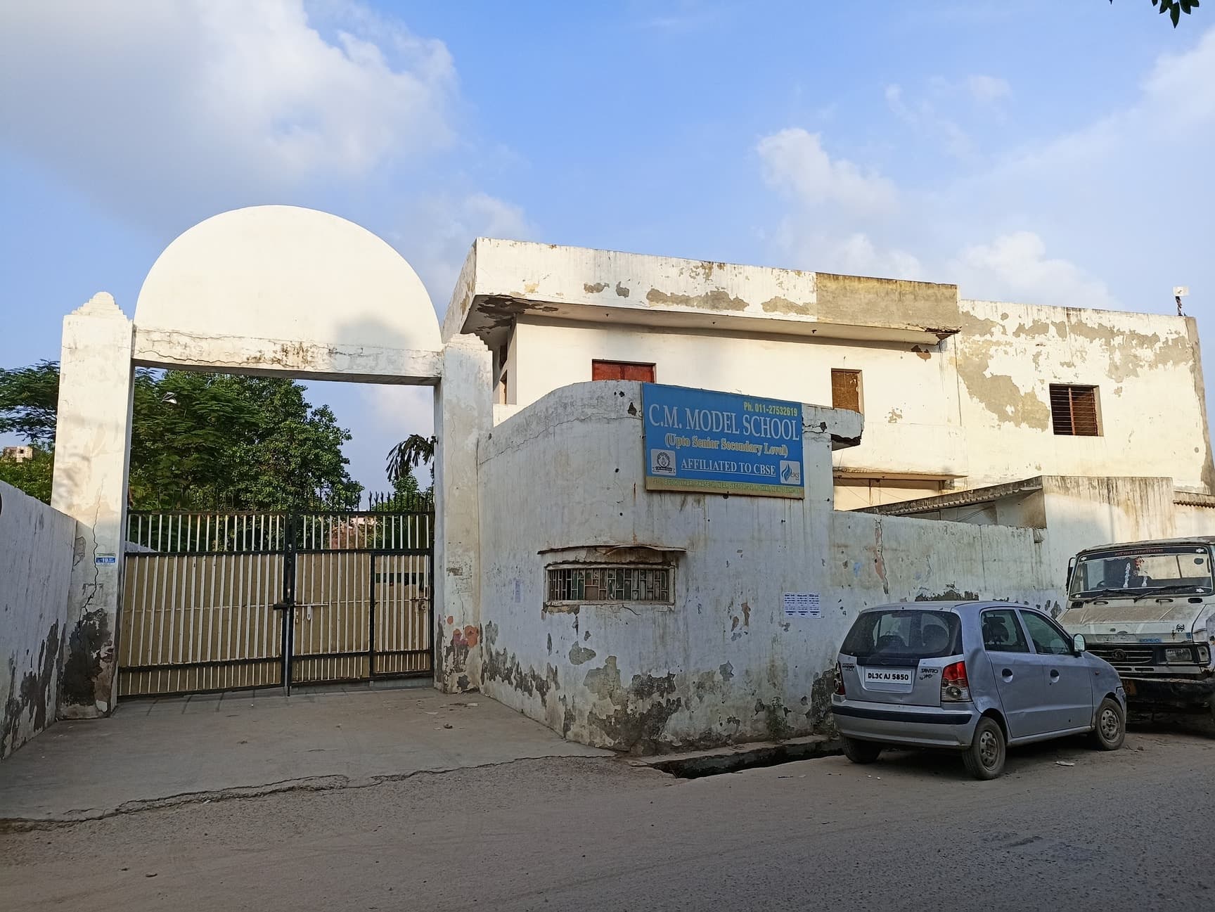 Cm Model School campus